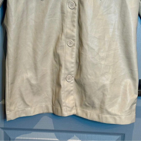 7 For All Mankind Button Up Shirt Size Medium Cream Faux Leather Oversized READ - Picture 4 of 12